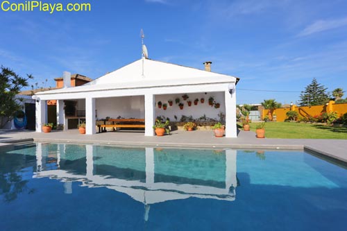 Alquiler de Chalet en Conil para 6 personas (max 6) Con piscina.