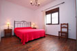 Chalet con piscina privada cerca de la playa del Puerco y La Barrosa. Situado en zona rural muy tranquila e ideal para pasar unas relajadas vacacioens en la costa de Conil. Merendero, barbacoa.
Chalet de 3 dormitorios y capacidad para 6 personas.