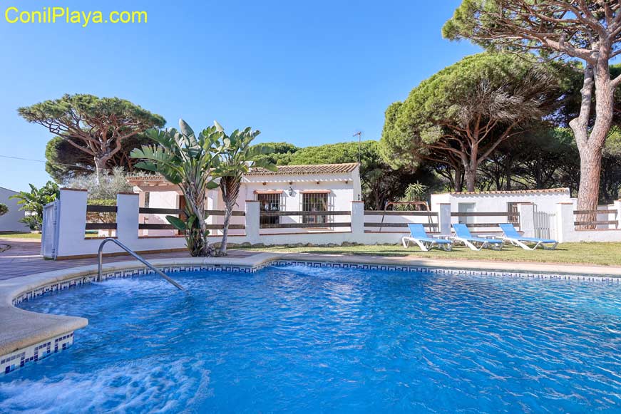 Casa en la fuente del Gallo en alquiler con jardín y piscina