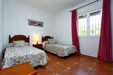 Chalet con amplio jardin privado, situado en una zona tranquila y bien comunicada. Ideal para visitar todas las calas de Conil. Dispone de porche con toldo, barbacoa, wifi gratis.
capacidad para 6 personas