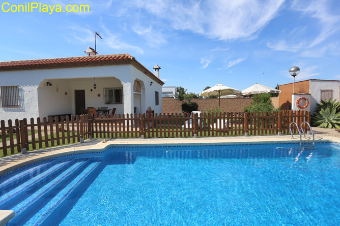 Chalet con piscina en Conil