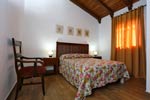 chalet con piscina privada y porche. Muy tranquila. consta de dos dormitorios, cuarto de baño y cocina-comedor-salón con chimenea. wifi gratis.
capacidad para 4 personas