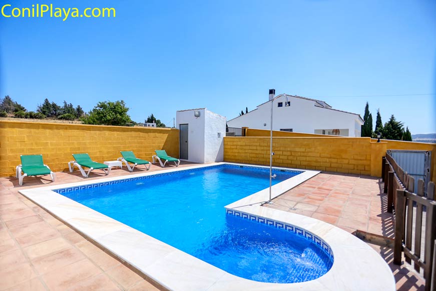 chalet en Conil con piscina