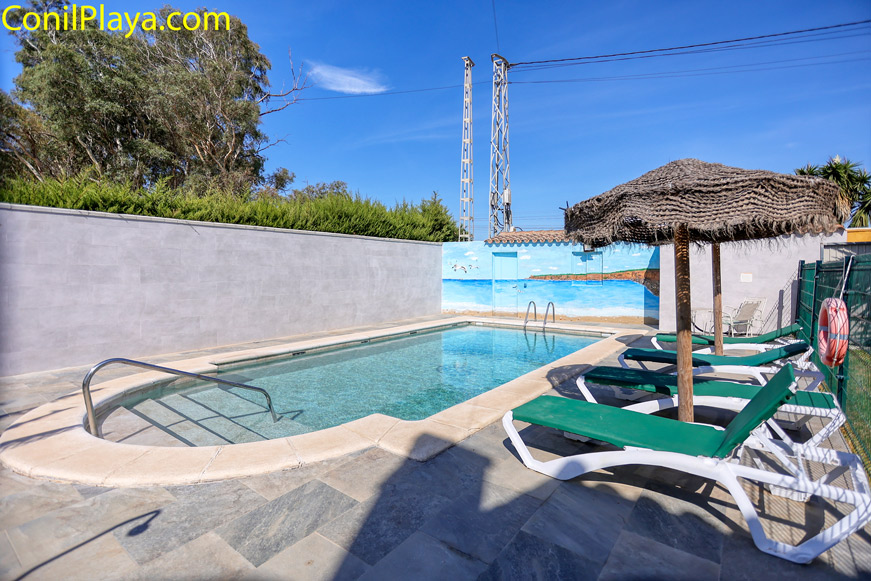 piscina tumbonas