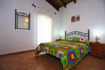 Estupendo chalet situado en zona muy tranquila y proximo a urbanización Roche. Piscina privada. Tiene tres dormitorios, amplio jardín, barbacoa y porche. Para 5 adultos + niños.
Chalet de 3 dormitorios y capacidad para 6 personas.