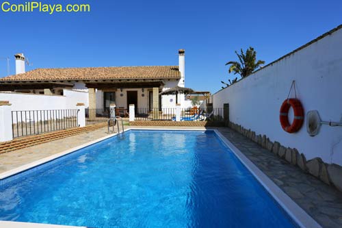 Piscina del chalet de veraneo