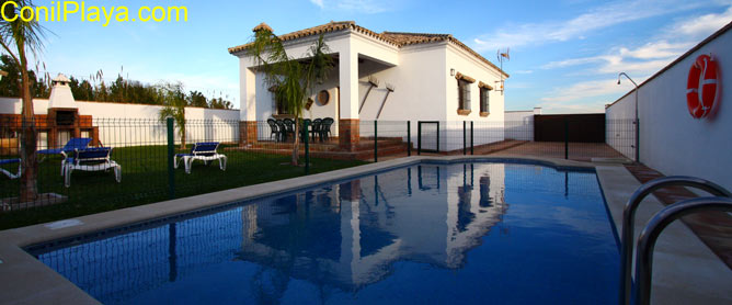 Chalet con piscina privada en Conil