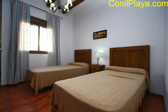 Dormitorio con 2 camas individuales