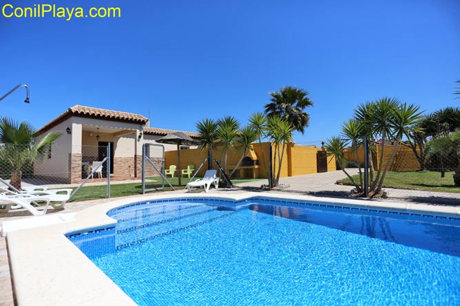 chalet con piscina en Conil