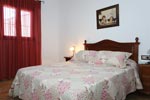 Chalet en Roche Viejo, en la carretera del Puerto de Conil, a 1 km de la cala del Aceite y cerca de de las casas de Roche. Dispone de Wifi. casa muy tranquila, totalmente vallada, con un amplio patio, barbacoa, porche y piscina privada cercada.
Ver fotos del chalet en alquiler en Roche Viejo.