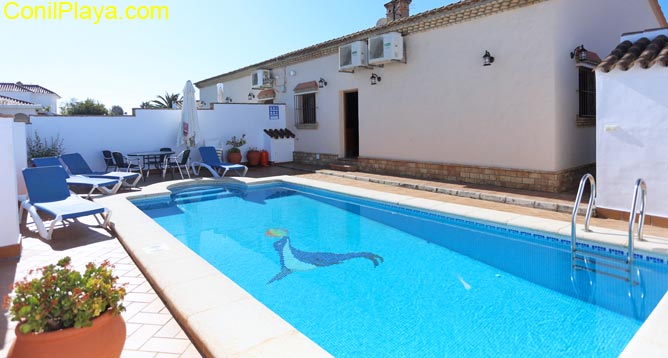 foto del chalet en Roche Viejo en alquiler con piscina