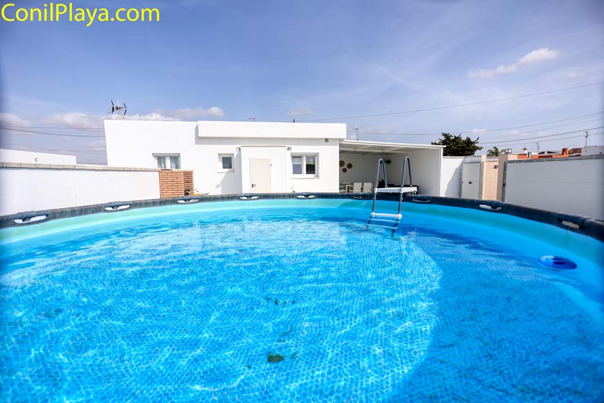 chalet conil piscina