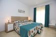 Estupendo chalet con piscina privada de nueva construcción situado en zona muy tranquila y bien comunicada. Porche, barbacoa, aparcamiento privado. Mobiliario moderno.
capacidad para 4 personas
