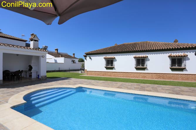 Chalet con piscina muy cerca de Conil