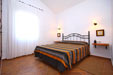 Chalet en zona muy tranquila con excelentes vistas, ideal para descansar. Porche con toldos, jardin, piscina desmontable, barbacoa.
2 dormitorios para 5 personas.