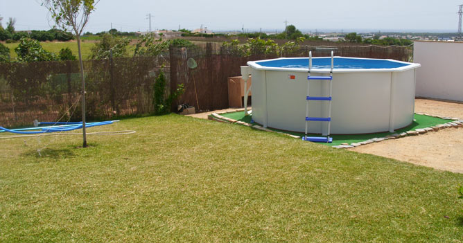 Piscina y el jardín