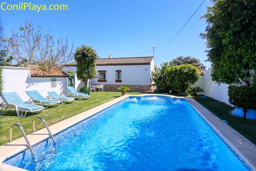 foto del chalet en Majadales de Roche en alquiler con piscina