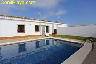 Chalet con piscina cerca de Conil