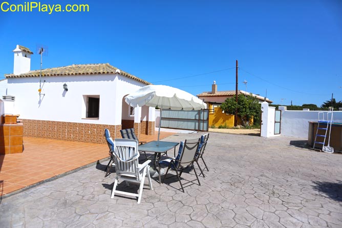 Chalet con piscina muy cerca de Conil