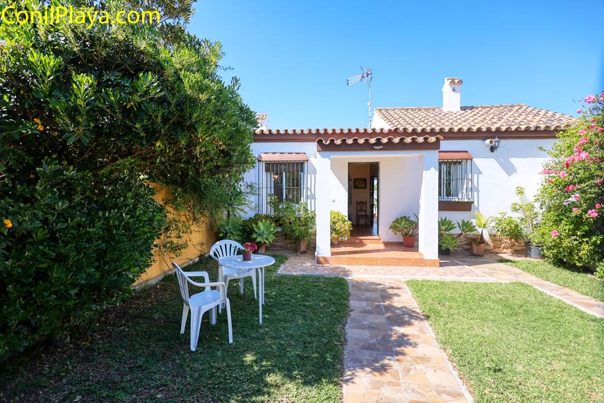 Chalet en Conil en zona tranaquila.