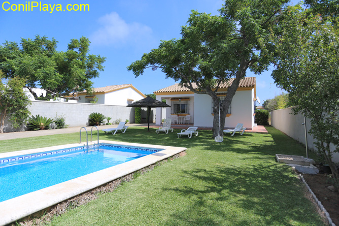 chalet con piscina en Conil