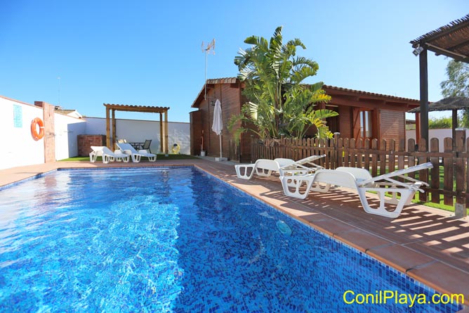 Piscina de la casa en Conil de la Frontera