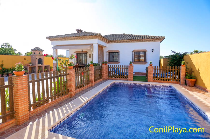 chalet en conil con piscina privada