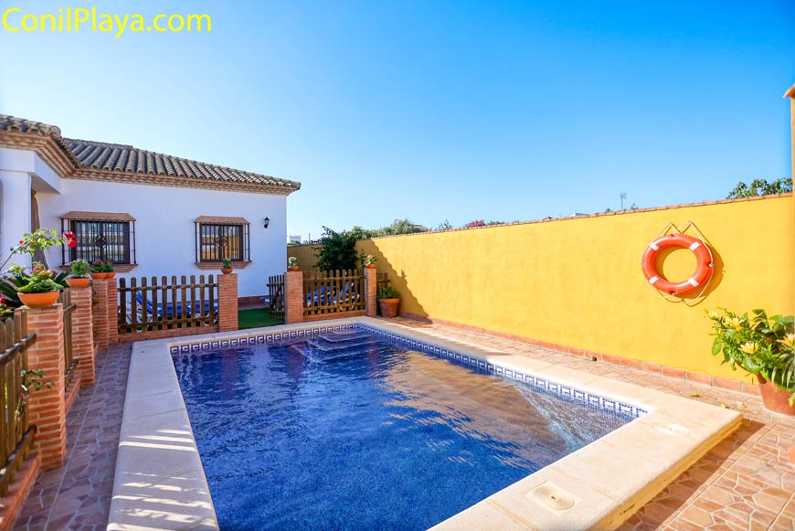 foto del chalet en Conil en alquiler con piscina