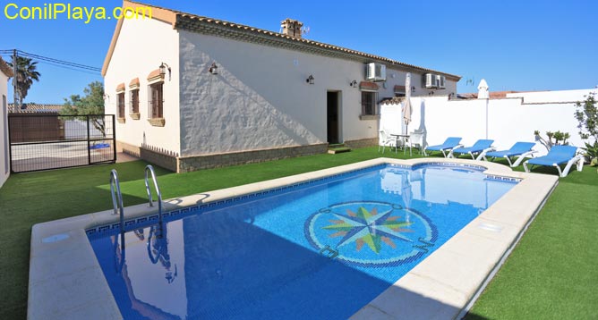 chalet con piscina privada en Conil