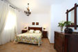 Chalet con piscina privada situado en zona muy tranquila. Cuenta con una amplio jardín, porche, aparcamiento privado y barbacoa.
Alquiler chalet en Conil de 2 dormitorios.