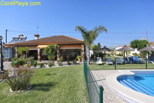 Chalet con piscina cerca de Conil