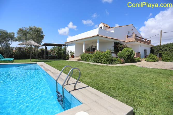 Chalet en Conil con piscina privada