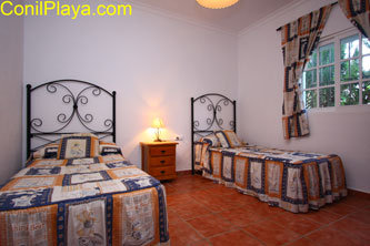 Dormitorio con 2 camas