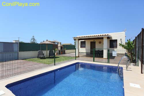 chalet en Conil con piscina privada