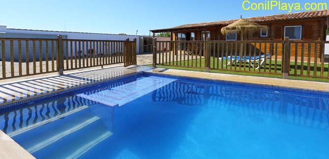 chalet en Conil con piscina