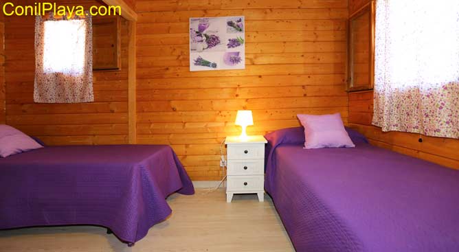 Dormitorio con 2 camas individuales