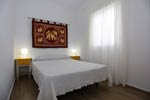 Ideal para familias grandes. Chalet con piscina muy cerca de Conil de 6 dormitorios, a menos de 700 metros, muy bien comunicado. Piscina privada, aparcamiento, amplio porche, barbacoa Estupendo para pasar las vacaciones muy cerca de Conil capacidad para 12 personas