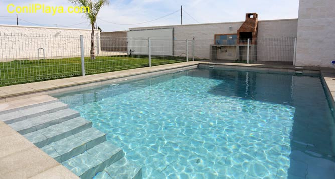 piscina con escalones