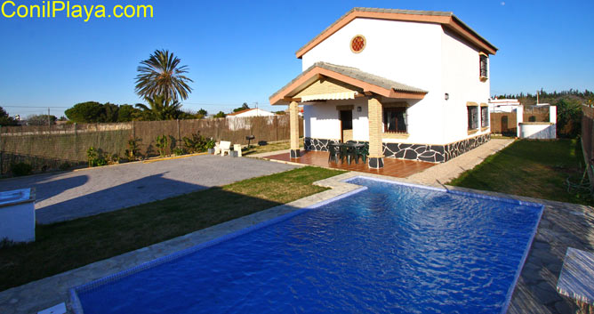 Chalet con piscina en Conil