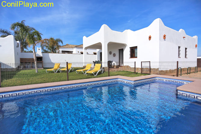 Chalet con piscina privada en Conil