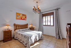Chalet situado en las afueras de Conil, a la entrada del pueblo. Muy cerca de la playa en coche. Piscina privada, barbacoa, aparcamiento privado.
capacidad para 4 personas