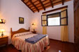 Chalet con piscina privada en zona muy tranquila y proximo a la playa de la Cala del aceite. Barbacoa, porche. Consta de 3 dormitorios, 2 con armarios, salón - comedor - cocina.
capacidad para 6 personas