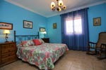Estupendo chalet en zona muy tranquila de Conil. Piscina privada, amplio porche con barbacoa junto a la piscina. Amplio jardin con aparcamiento privado.
Alquiler para 6 u 8 personas en Conil.