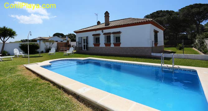 chalet en Conil de la Frontera con piscina privada