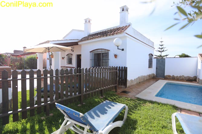 Chalet con piscina en Conil para alquilar