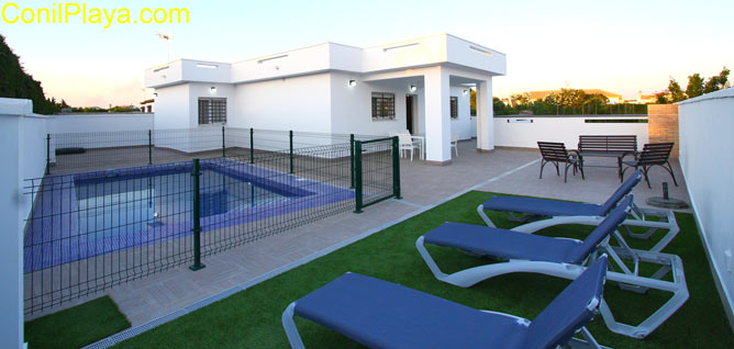 chalet en Conil con piscina