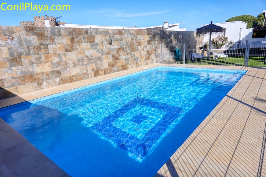 Chalet con piscina a pocos minutos de Conil.