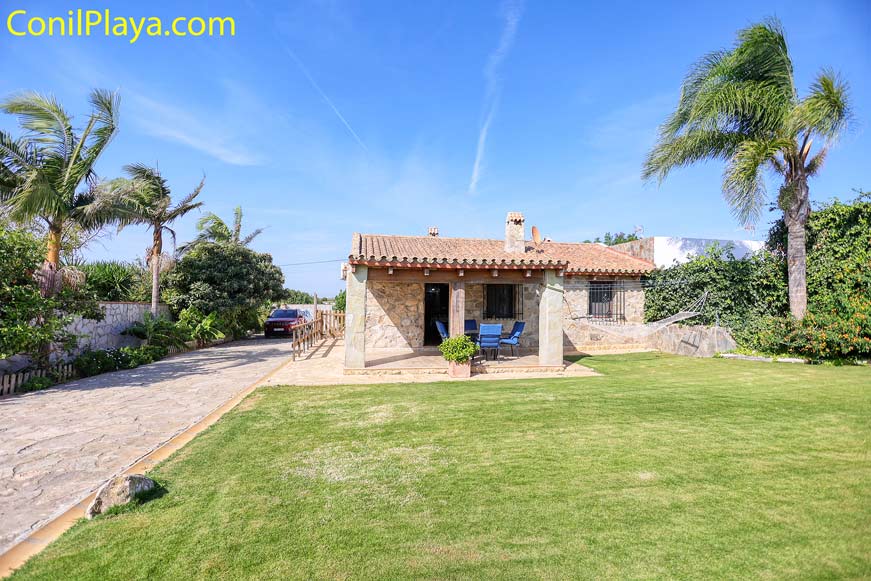 Chalet con piscina y jardin muy tanquilo cerca de Conil