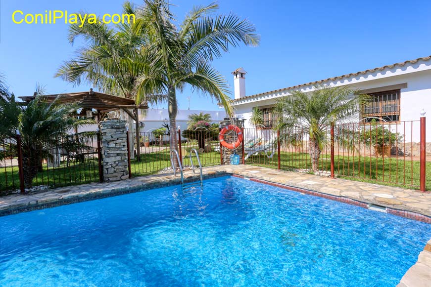 Chalet en Conil con piscina privada