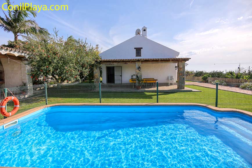 Chalet con piscina en Conil de la Frontera